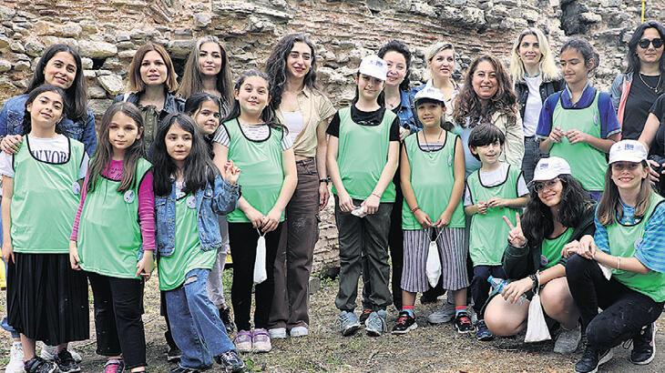 “Küçük Rehberler”e tarihi karne hediyesi