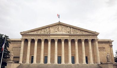 Fransa’dan iade eserlere özel kanun