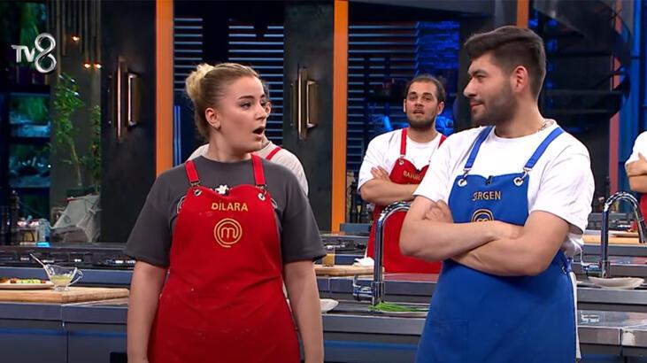 Masterchef’te şeflerin kararsız kaldığı iki tabak! ‘Hiç olmayan şeyler oluyor’