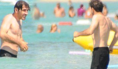 Plajda sıcağa dayanamadı, denizde üşüdü!