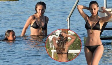 Yorgunluk atmak için Bodrum’a gitti! Denizde minik hayranıyla konuştu