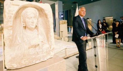 Zeugma’dan çalınan stel yurda döndü