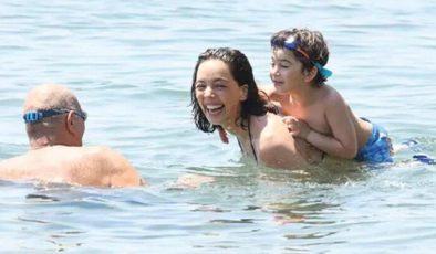 Azra Akın ailesiyle Bodrum tatilinde