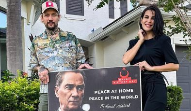 Eylül Öztürk, Amerika’daki evinin bahçesine Atatürk posteri astı