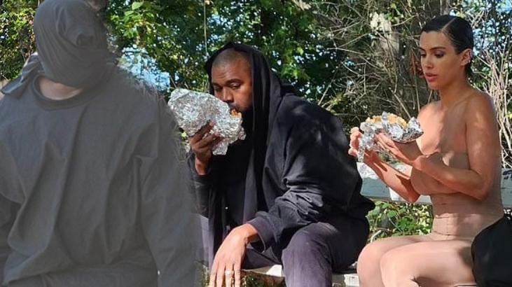 Kanye West ve Bianca Censori ilginç tarzlarıyla bankta kebap yedi!