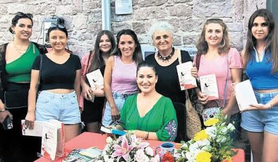 Kitabı için turneye çıktı