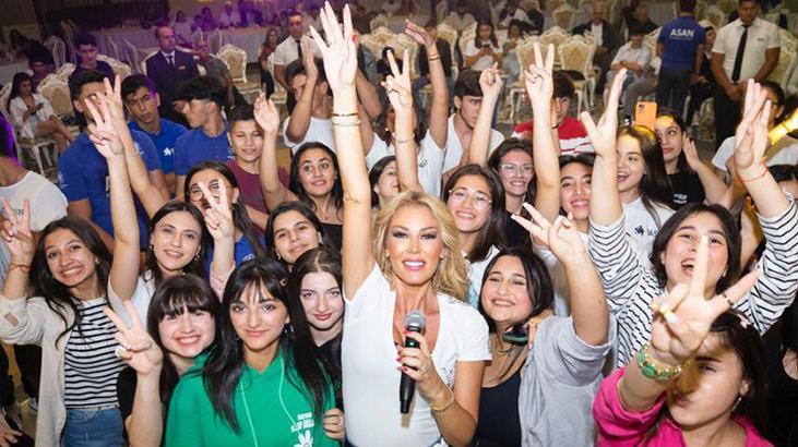 Petek Dinçöz, Azerbaycanlı şehit çocukları için sahneye çıktı