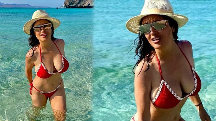 Salma Hayek’ten bikinili 57’nci yaş pozu!