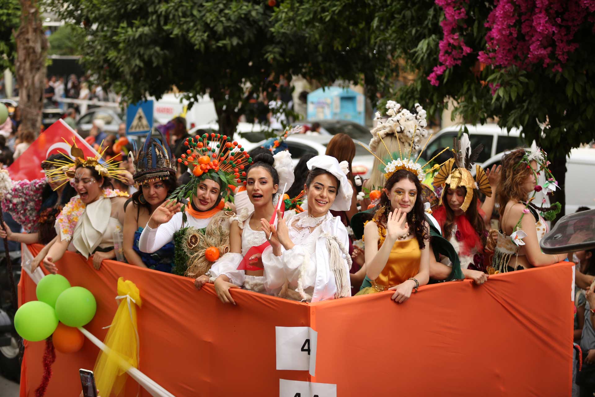 MİLYONLARCA KİŞİ KARNAVAL İÇIN ADANA’DA BULUŞTU